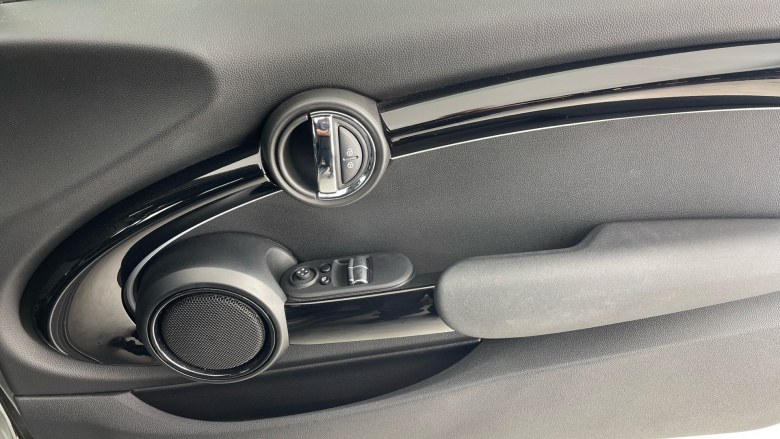 MINI Hatchback 135kW Cooper S Level 2 33kWh 3dr Auto Electric Hatchback